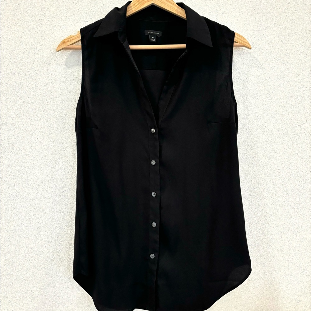 Ann Taylor Black Sleeveless Button Down Shirt